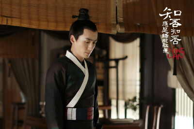 年少壮阔提笔，藏多少相思语。