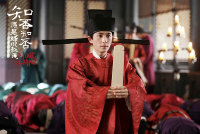 年少壮阔提笔，藏多少相思语。