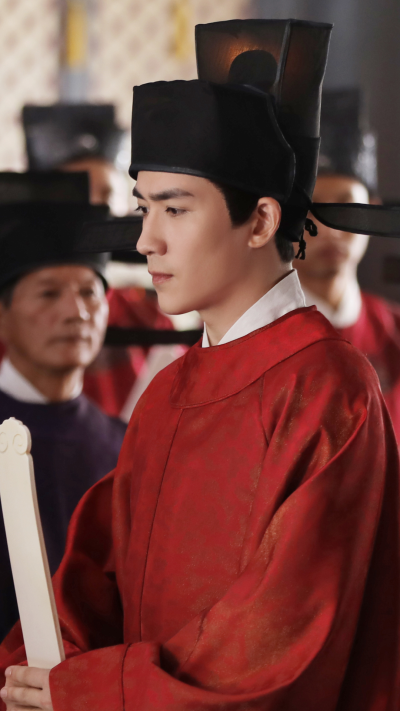 年少壮阔提笔，藏多少相思语。