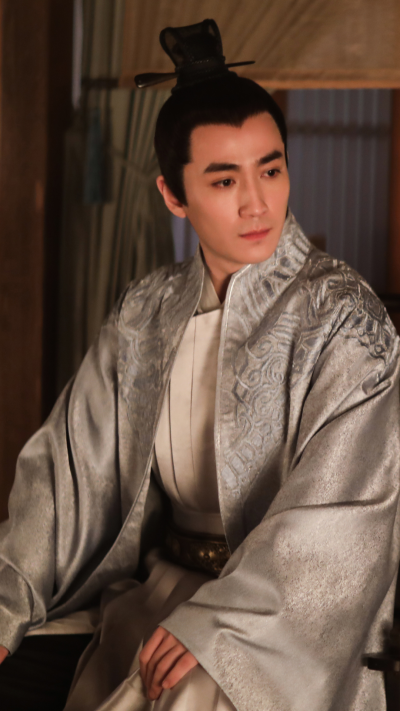 年少壮阔提笔，藏多少相思语。