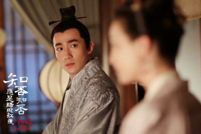 年少壮阔提笔，藏多少相思语。