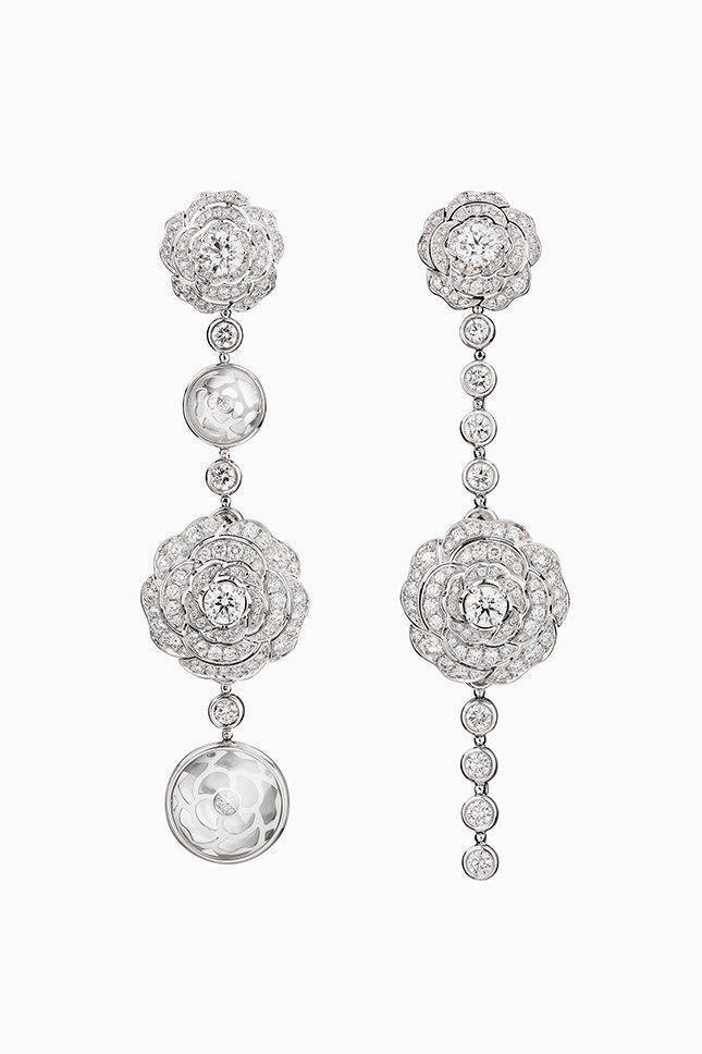 珠宝 | 奢华珠宝
“山茶花”。Chanel，1 Camélia. 5 Allures 