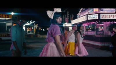 carousal.[Melanie Martinez]很有趣的mv.
旋转木马之上，无法追上的你.