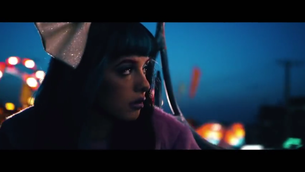 carousal.[Melanie Martinez]很有趣的mv.
旋转木马之上，无法追上的你.