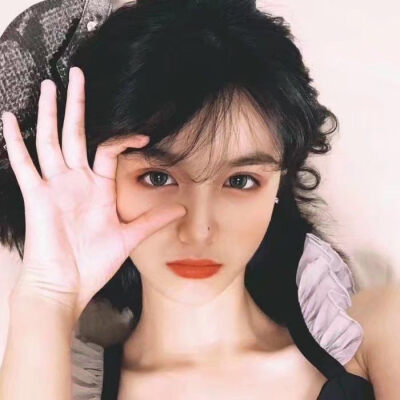 喜欢收集头像的女孩好可爱