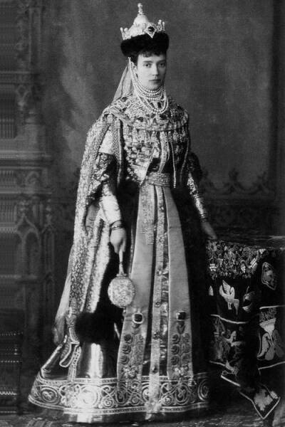 丹麦公主,俄罗斯沙皇亚历山大三世的皇后达格玛，嫁到俄罗斯后取东正教名为玛丽娅·费奥多罗夫娜。她也是俄罗斯的末代皇太后。她的亲姐姐是英国王后亚历山德拉。 ​​​