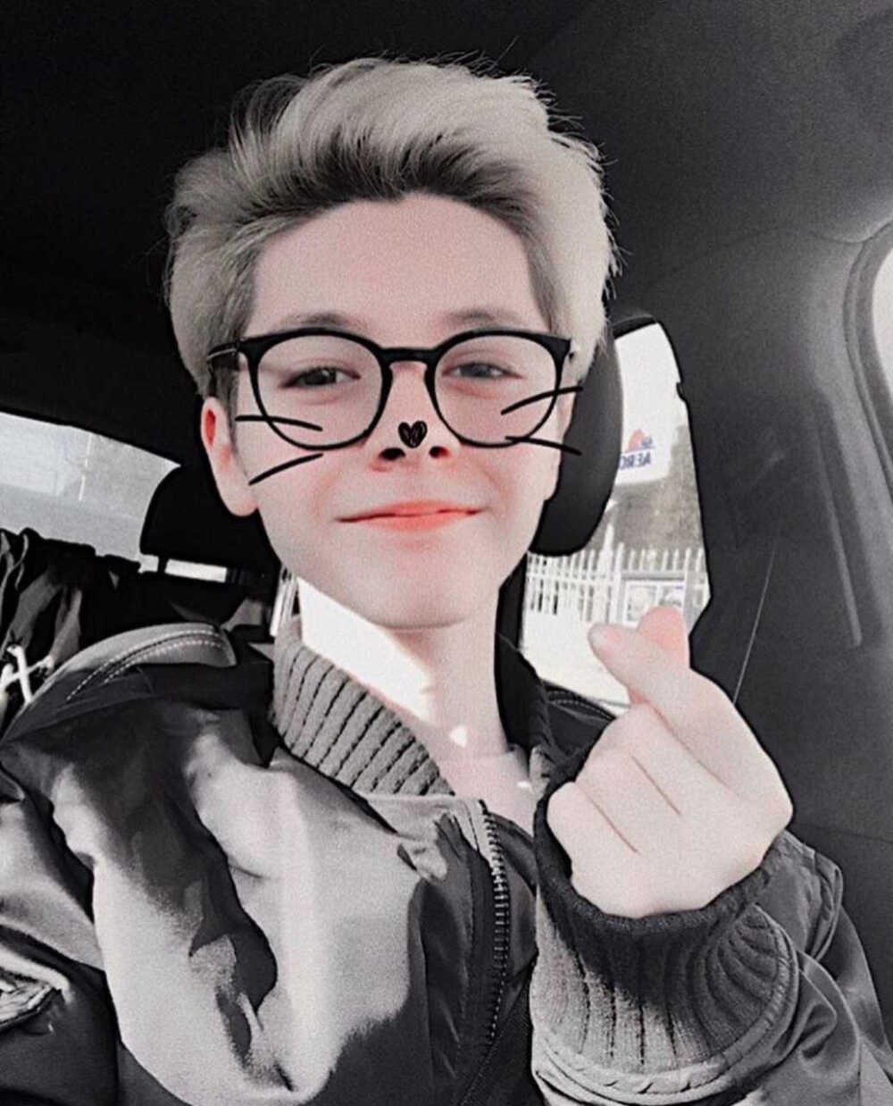 kristian kostov.
什么神仙男孩的神仙自拍