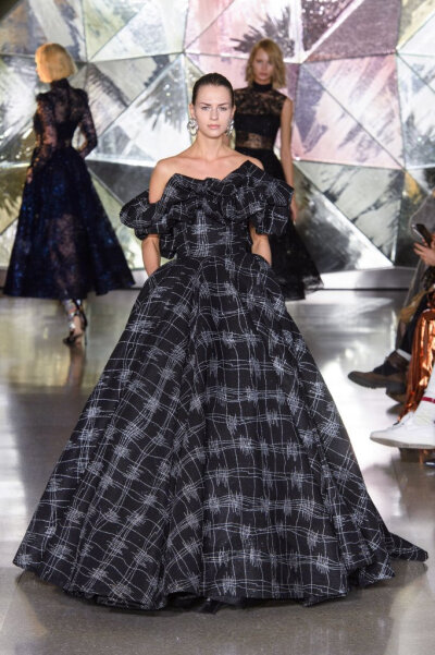 克里斯蒂安·西里亚诺 Christian Siriano 2019/20秋冬高级成衣秀