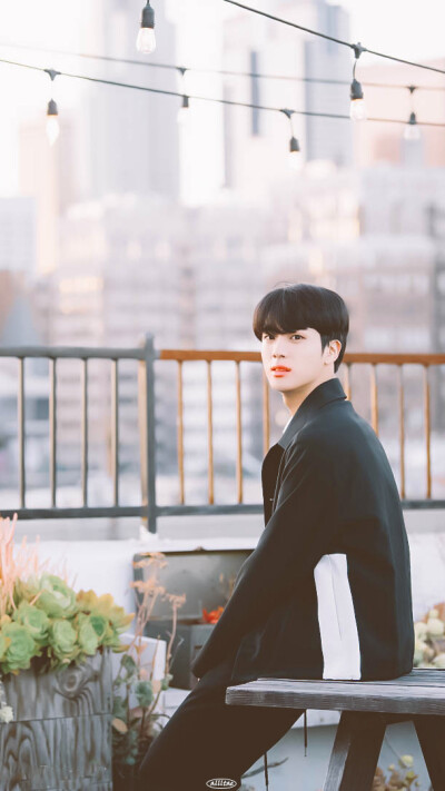 #金硕珍
[NAVER X Dispatch] pt.8 JIN ​
-logo