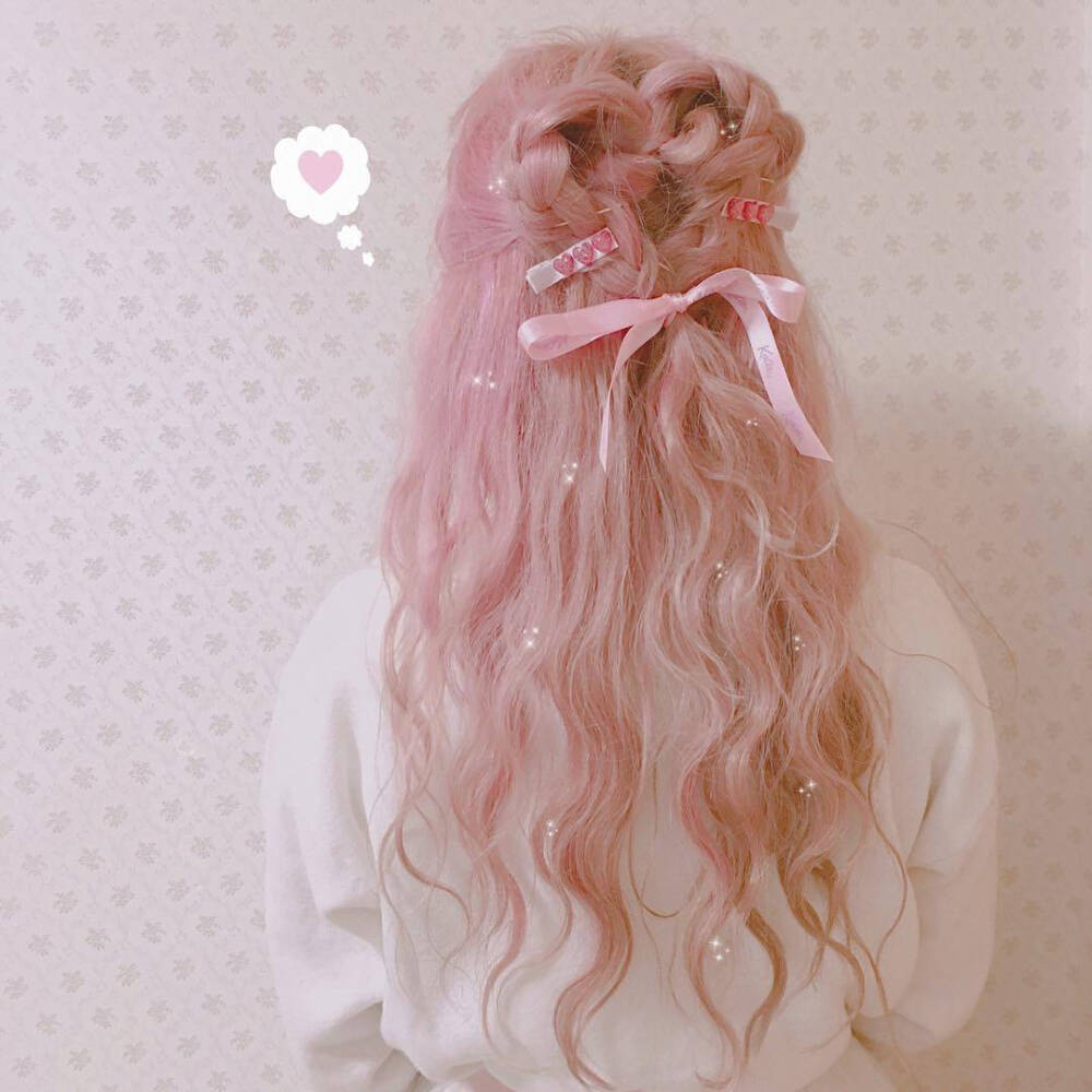 少女梦幻粉色系可爱壁纸唯美软妹发型