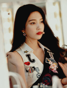 阳 光 已 使 我 的 荒 凉 成 为 更 新 的 荒 凉