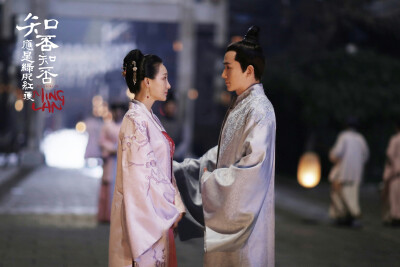 年少壮阔提笔，藏多少相思语。