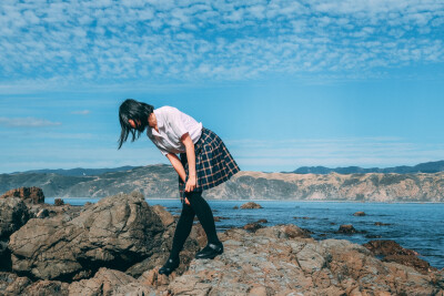 地点：Breaker Bay, Wellington, New Zealand
出镜：原po
化妆：N/A
服装：不知名校供衬衫X驹场学园春秋格裙
摄影：原po with Canon 750D & 三脚架
调色：@魔王取名难是也
逮到一个天气很不错的休息天，实在不…