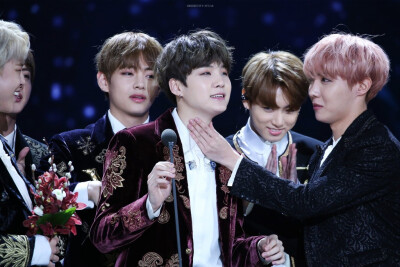 bts 格莱美 防弹少年团 Grammy. 金硕珍Jin 金南俊 RM 闵玧其SUGA 郑号锡J-Hope 朴智旻Jimin 金泰亨V 田柾国 Joonkook BTS. 