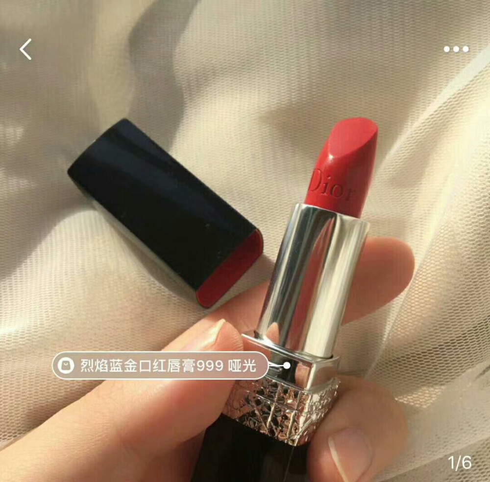 39包邮 Dior999哑光
最正的红色，个人觉得比正红更深一点的颜色，涂完在纸巾上抿一下 颜色会更加自然好看