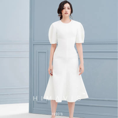 HI MAVIS 白色优雅简约设计款泡泡袖收腰阔摆裙连衣裙