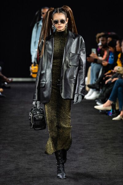 Alexander Wang（亚历山大·王）2019秋冬高级成衣发布秀