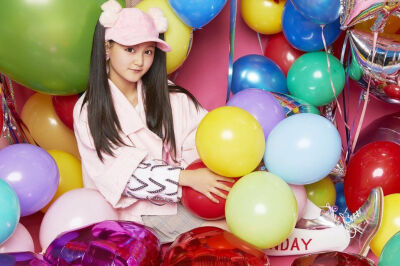 Miracle² ＆ Magical²：
Miracle²为专辑拍摄的封面