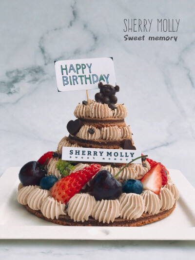 #SHERRY Molly家の下午茶#—『巧克力cake』身在上海的女生给在杭州的男友订的生日cake～多幸福呀想要黑森林风格哒 so 巧克力奶油 巧克力碎 连蛋糕胚都刷了朗姆酒 再点缀了车厘子 幸运男孩儿希望你喜欢呢～