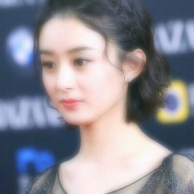 颖.
丽颖.
赵丽颖.
她的圆脸.
她的一双眸.
她的一撇一笑.
她的每一个动作.
她的每部影视作品.
她的清丽如诗的优雅.
她那每一个奋斗的结果.
都深深感动这每一个虫子.
她是个惹人怜的女明星.
她走上红毯特别小心.
因为…