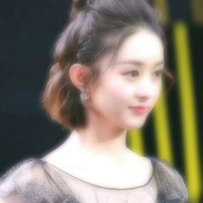 颖.
丽颖.
赵丽颖.
她的圆脸.
她的一双眸.
她的一撇一笑.
她的每一个动作.
她的每部影视作品.
她的清丽如诗的优雅.
她那每一个奋斗的结果.
都深深感动这每一个虫子.
她是个惹人怜的女明星.
她走上红毯特别小心.
因为…