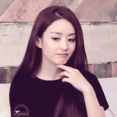 颖.
丽颖.
赵丽颖.
她的圆脸.
她的一双眸.
她的一撇一笑.
她的每一个动作.
她的每部影视作品.
她的清丽如诗的优雅.
她那每一个奋斗的结果.
都深深感动这每一个虫子.
她是个惹人怜的女明星.
她走上红毯特别小心.
因为…