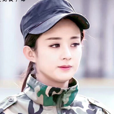 颖.
丽颖.
赵丽颖.
她的圆脸.
她的一双眸.
她的一撇一笑.
她的每一个动作.
她的每部影视作品.
她的清丽如诗的优雅.
她那每一个奋斗的结果.
都深深感动这每一个虫子.
她是个惹人怜的女明星.
她走上红毯特别小心.
因为…