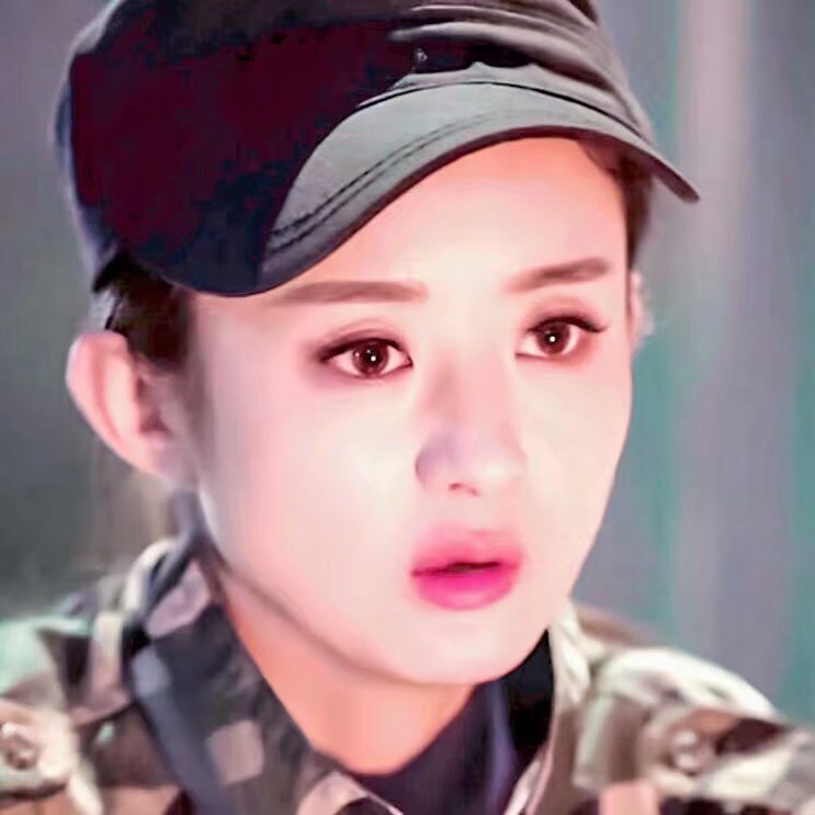 颖.
丽颖.
赵丽颖.
她的圆脸.
她的一双眸.
她的一撇一笑.
她的每一个动作.
她的每部影视作品.
她的清丽如诗的优雅.
她那每一个奋斗的结果.
都深深感动这每一个虫子.
她是个惹人怜的女明星.
她走上红毯特别小心.
因为她怕用错言语.
惹旁人尴尬生气.
这是赵丽颖啊.
三个字的她.
美好如光.
愿她安.
恋她.
♡.