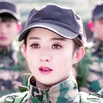 颖.
丽颖.
赵丽颖.
她的圆脸.
她的一双眸.
她的一撇一笑.
她的每一个动作.
她的每部影视作品.
她的清丽如诗的优雅.
她那每一个奋斗的结果.
都深深感动这每一个虫子.
她是个惹人怜的女明星.
她走上红毯特别小心.
因为…