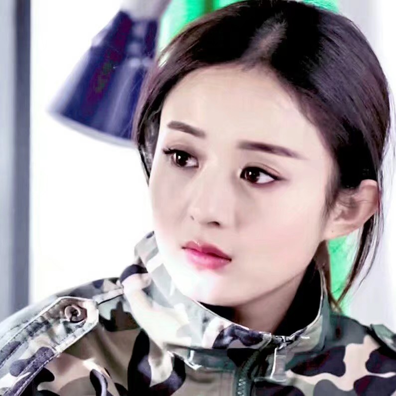 颖.
丽颖.
赵丽颖.
她的圆脸.
她的一双眸.
她的一撇一笑.
她的每一个动作.
她的每部影视作品.
她的清丽如诗的优雅.
她那每一个奋斗的结果.
都深深感动这每一个虫子.
她是个惹人怜的女明星.
她走上红毯特别小心.
因为她怕用错言语.
惹旁人尴尬生气.
这是赵丽颖啊.
三个字的她.
美好如光.
愿她安.
恋她.
♡.