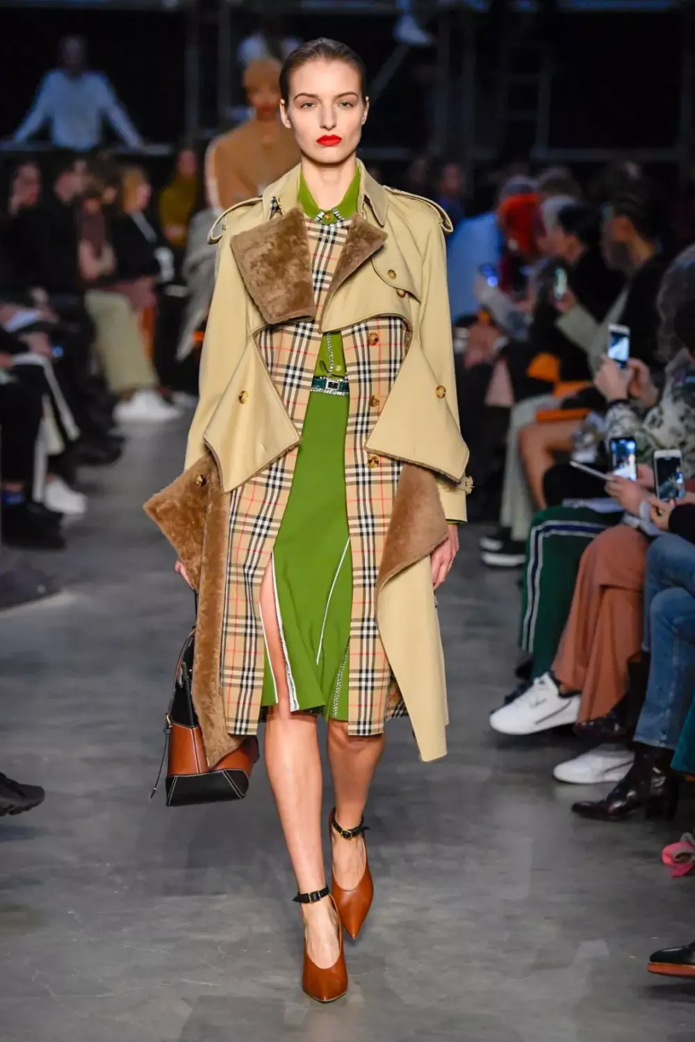 Burberry 2019秋冬时装秀