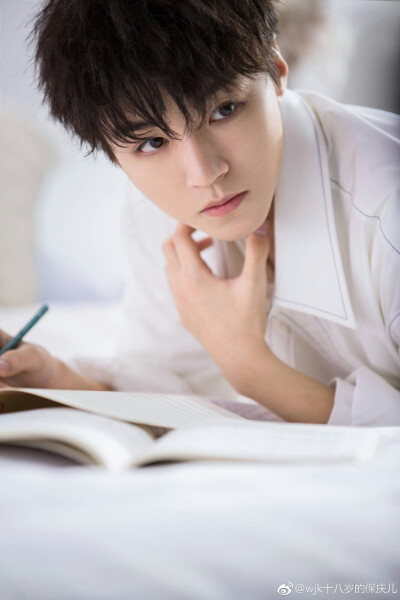 沉溺在美色中无法自拔