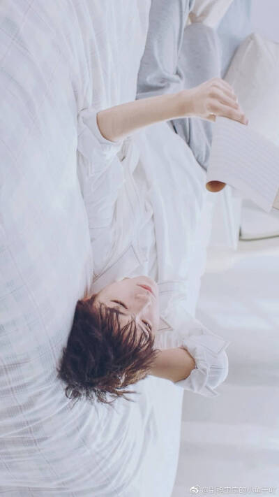 沉溺在美色中无法自拔