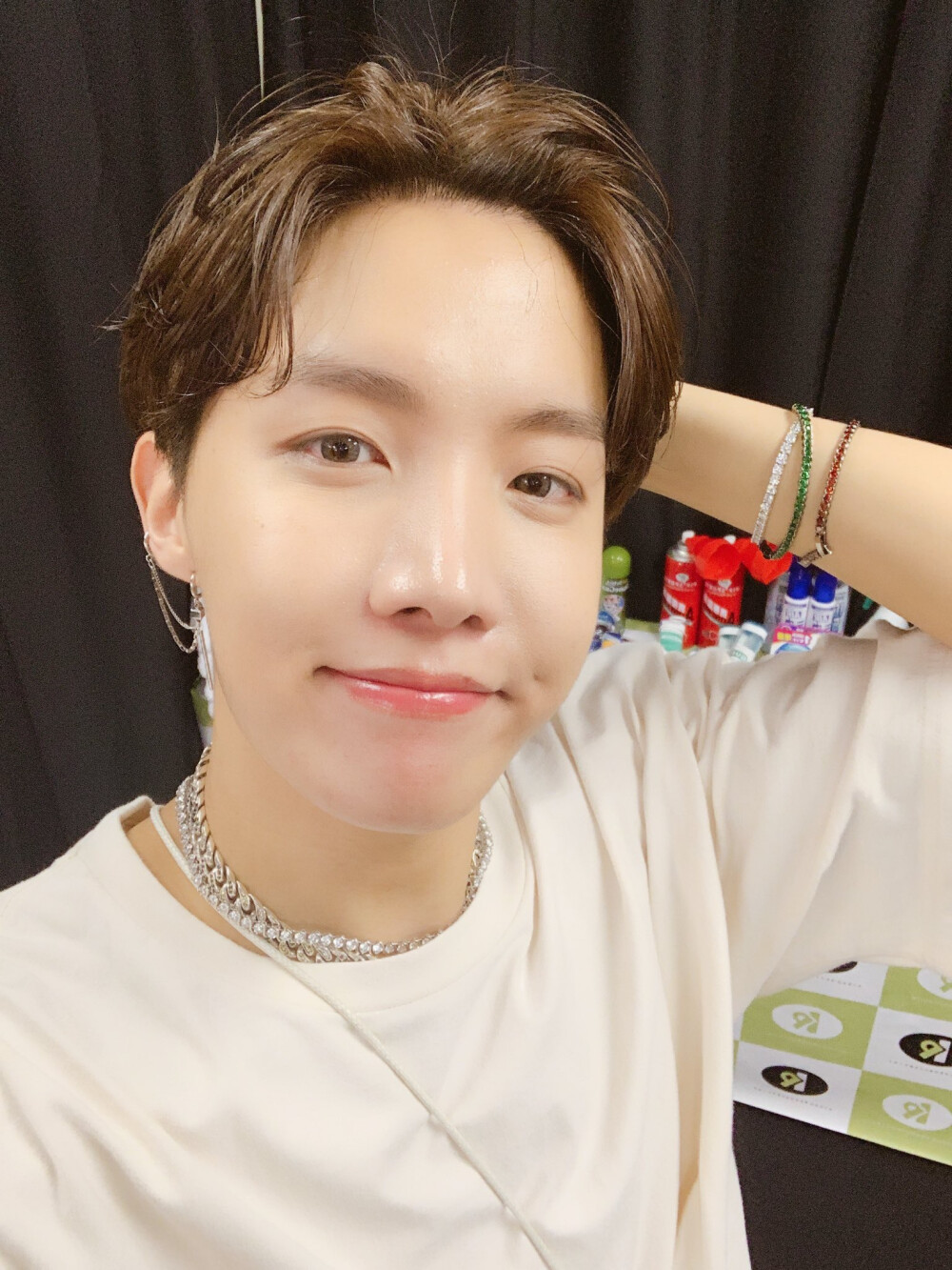 190218 成员更推
谢谢你们 阿米
图1 2：J-Hope生日粗卡
图4：（顶）为我准备的趋势
（倒数第二行）J-HOPE_与你的_相遇_是幸运_也是幸福 ​
#郑号锡