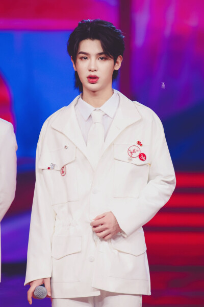 黄明昊 贾富贵 Justin 昊哥