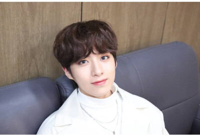 ONEUS 孙东柱/XION
cr.official_oneus