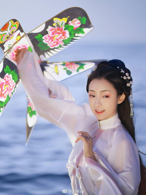 仙女：@锅锅不会沉  
摄影后期：@大书su 