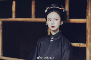汉服
摄影：@-李沐鸿Civ
出镜：@夏与朝露
妆造：@一心只想化妆的阿蕾 
服装：@帝尧汉服 
老师：@疯子Charles @小艾野 