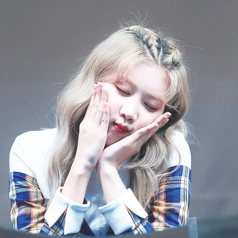 Kim Lip 金定恩｜沈妤