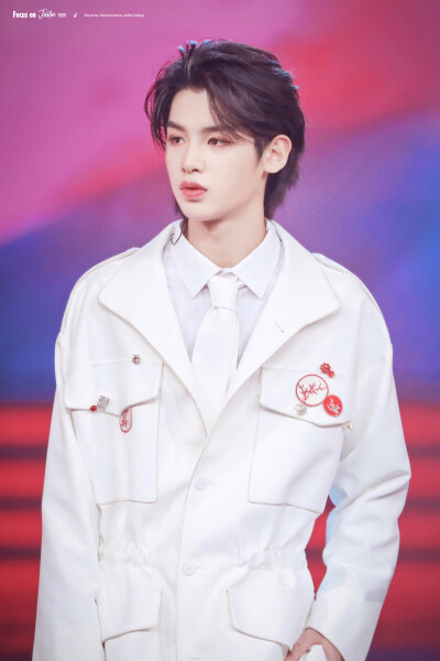 黄明昊 贾富贵 Justin 昊哥