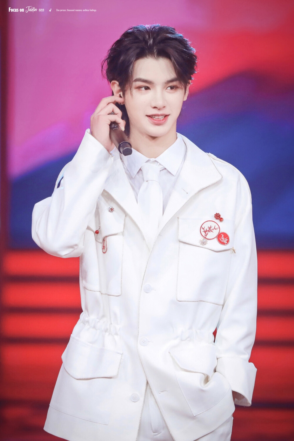 黄明昊 贾富贵 Justin 昊哥
元宵节舞台借口