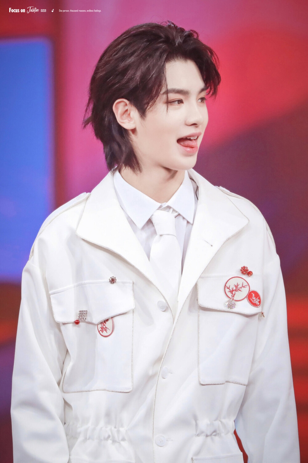 黄明昊 贾富贵 Justin 昊哥
元宵节舞台借口