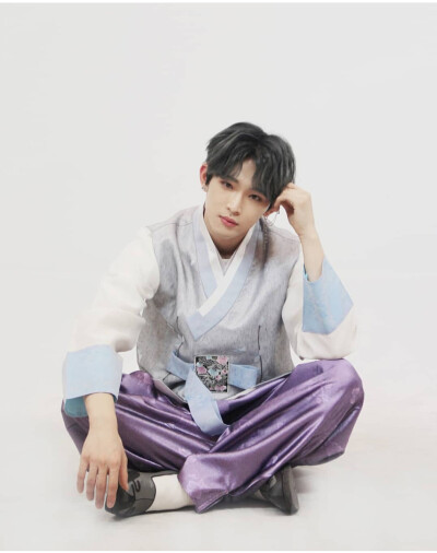 ONEUS 金建学/LEE DO
cr.official_oneus