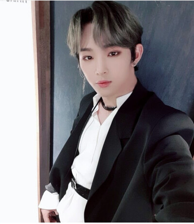 ONEUS 金建学/LEE DO
cr.official_oneus