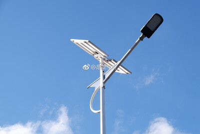 请在春天或者夏天里遇见我
因为那时候的我最美 最温柔 也最刚烈