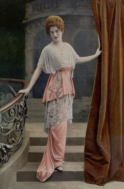 服装 | 奢华珠宝
1910s evening wear