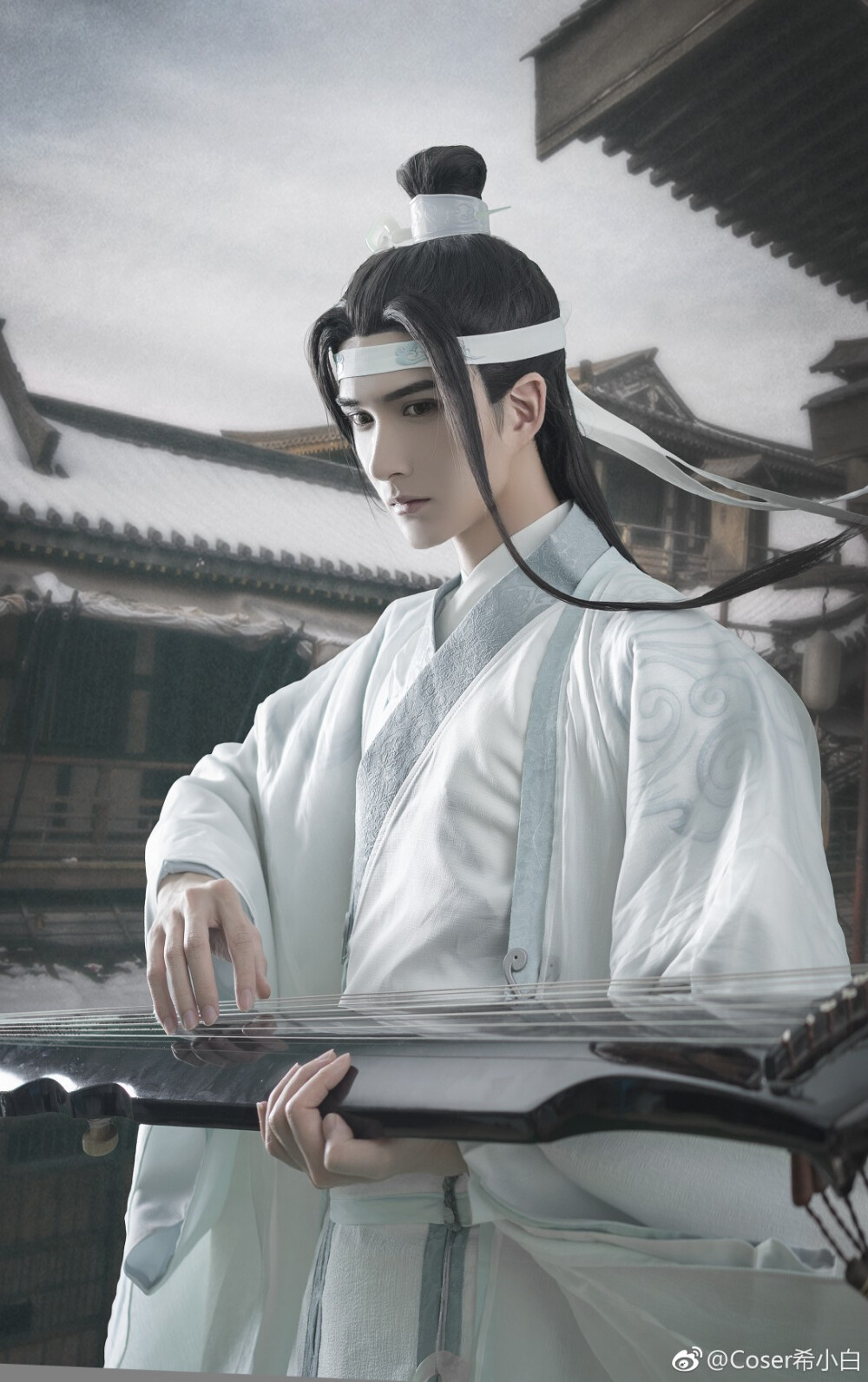 【魔道祖师cosplay作品】蓝忘机cos
蓝湛：@Coser希小白
摄影：@乐神GETSU
图源微博（水印）