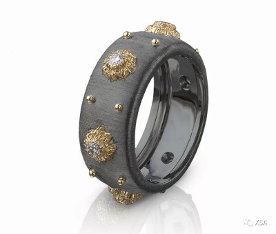 Buccellati 刚刚推出Marci系列的新一季作品——Black Velvet，新作最特别之处是使用黑金（Black Gold）材质——对白金进行镀黑，呈现低调而独特的暗黑气质。
新作依然沿用 Buccellati 标志性的Rigato手工雕刻拉丝工…