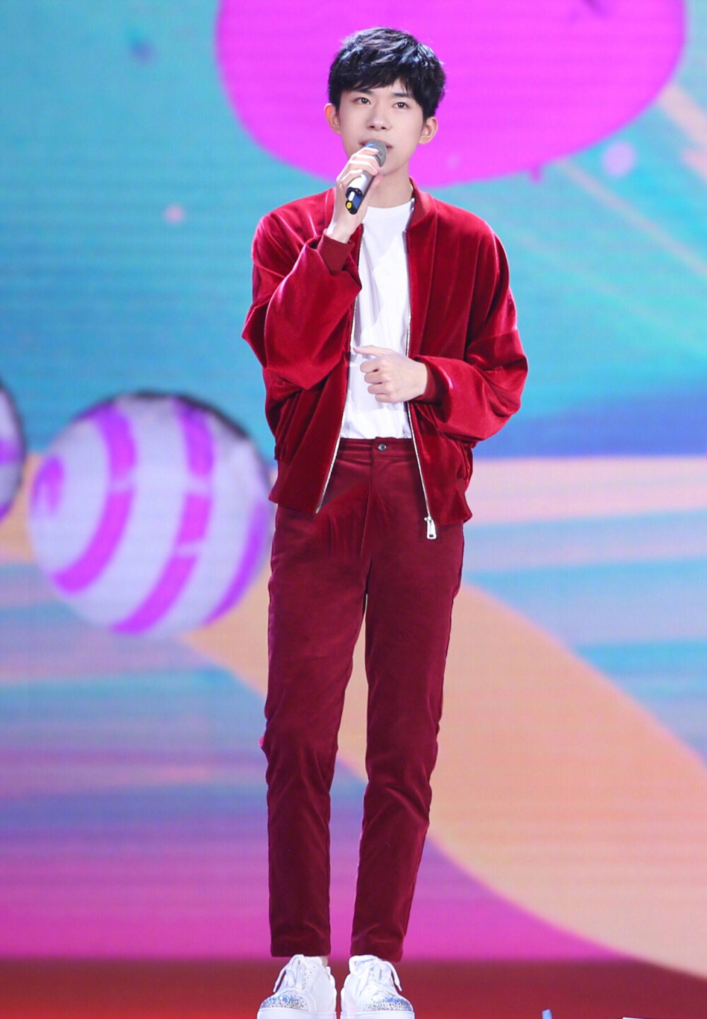 易烊千玺元宵晚会