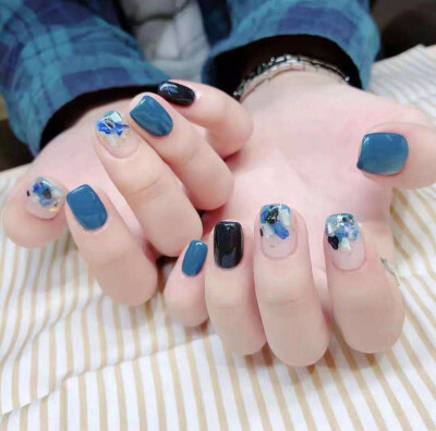 nails